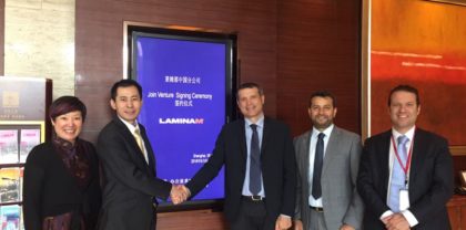 Handshake between the Chinese entrepreneur James Huang and AD Laminam Alberto Selmi